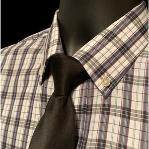 Men’s Versace Classic V2 shirt.